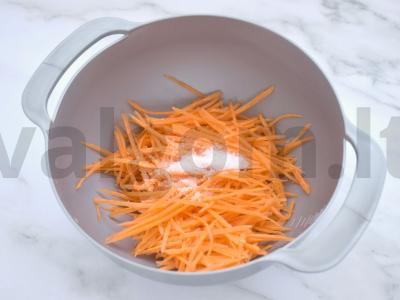 Korėjietiška morkų salotos su paruošta prieskonių mišiniu Žingsnis 2