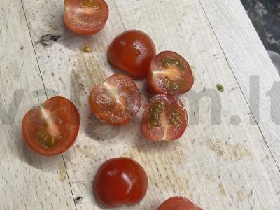 Lengva salotos su vyšniniais pomidorais Žingsnis 1