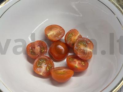 Lengva salotos su vyšniniais pomidorais Žingsnis 2