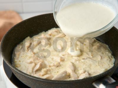 Vištienos krūtinėlė grietinėlės padaže Žingsnis 6