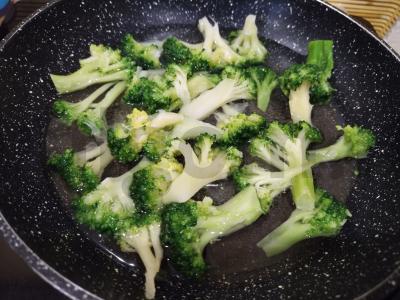 Paprastas omletas su brokoliais Žingsnis 2