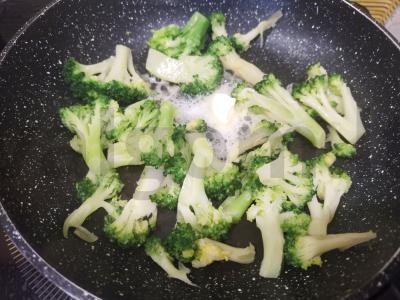 Paprastas omletas su brokoliais Žingsnis 3