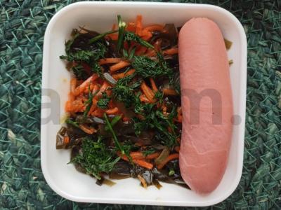 Aštrus jūros dumblių salotas su morkomis korėjietiškai pagrindine nuotrauka