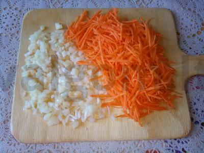 Baltos pupelės su troškintomis daržovėmis ir žolelėmis Žingsnis 1