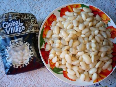 Baltos pupelės su troškintomis daržovėmis ir žolelėmis Žingsnis 4