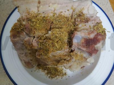 Virta kiaulienos krūtinėlė su česnaku ir chmeli-suneli Žingsnis 7