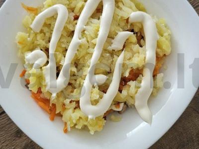 Sluoksniuotas salotas su grybais, sūriu ir vištiena Žingsnis 7