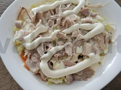 Sluoksniuotas salotas su grybais, sūriu ir vištiena Žingsnis 9