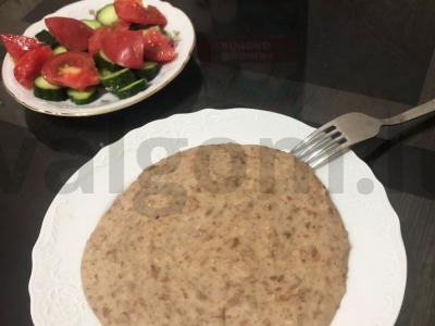 Lobio su raudonaisiais pupelėmis pagrindine nuotrauka