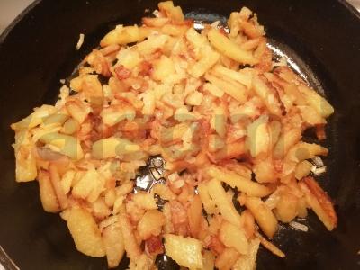 Kepta bulvė su šonine ir svogūnais Žingsnis 7