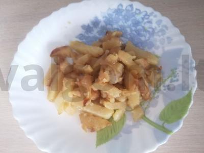 Kepta bulvė su šonine ir svogūnais pagrindine nuotrauka