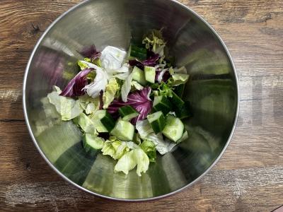 Daržovių salotas su avokadu ir medaus padažu Žingsnis 2