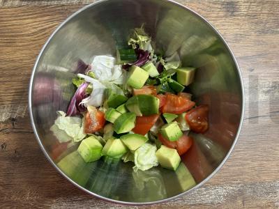 Daržovių salotas su avokadu ir medaus padažu Žingsnis 4