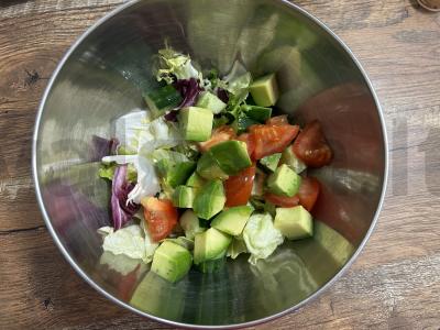 Daržovių salotas su avokadu ir medaus padažu Žingsnis 6