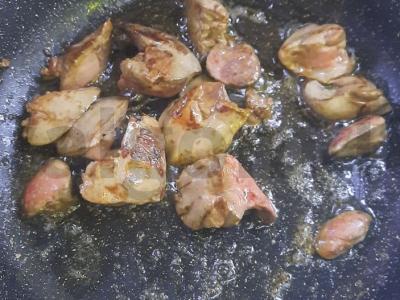 Vištienos kepenėlės su svogūnais svieste Žingsnis 3