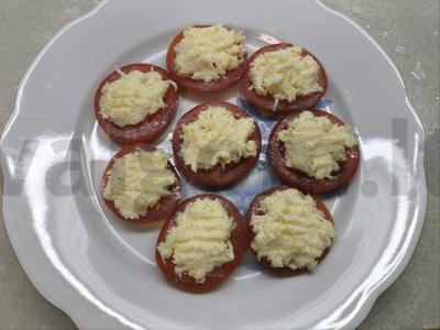 Pomidorų ir putpelių kiaušinių užkandis Žingsnis 5