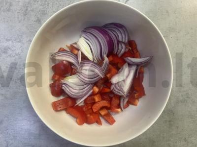 Daržovių salotas su raudonaisiais pupelėmis Žingsnis 2