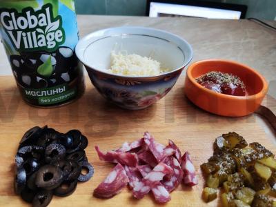 Sotūs pica ant cukinijų pagrindo Žingsnis 5