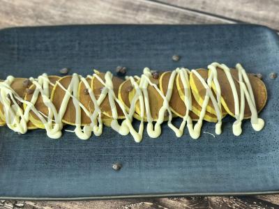 Mini blynai su ištirpintu baltu šokoladu pagrindine nuotrauka