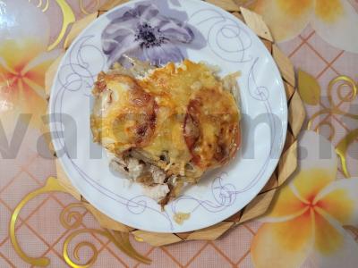 Griežinėlis su grybais, bulvėmis, vištiena ir sūriu pagrindine nuotrauka