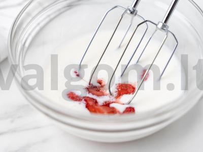Uogų ledai iš kefyro Žingsnis 3