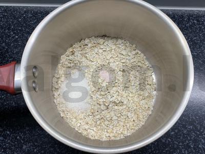 Avižiniai dribsniai su avižų pienu ir vyšniomis Žingsnis 2