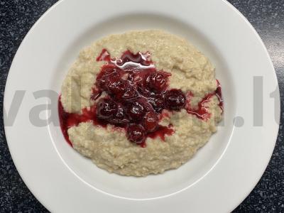 Avižiniai dribsniai su avižų pienu ir vyšniomis pagrindine nuotrauka