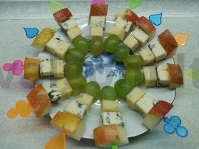 Kanapės su mėlynuoju sūriu pagrindine nuotrauka