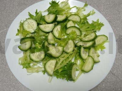 Salotos su kiviu, mocarela ir grūdėtos garstyčių padažu Žingsnis 2