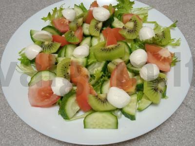 Salotos su kiviu, mocarela ir grūdėtos garstyčių padažu Žingsnis 5