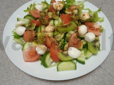 Salotos su kiviu, mocarela ir grūdėtos garstyčių padažu Žingsnis 7