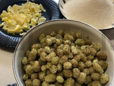 Mulinijos uogienė su citrina Žingsnis 1