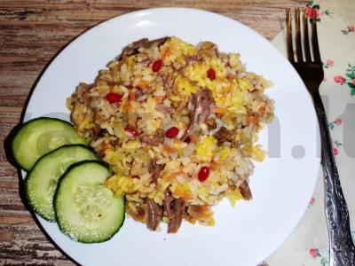 Ryžiai su troškiniu ir barbaru pietums pagrindine nuotrauka