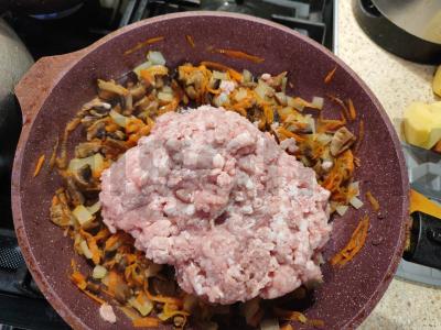 Bulvių apkepas su grybais ir mėsos faršu Žingsnis 5