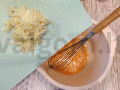 Obuolių blynai su pienu ir kefyru Žingsnis 4