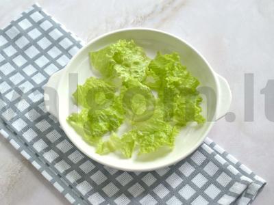 Salotas su šviežiu agurku, pomidorais ir kiaušiniu Žingsnis 2