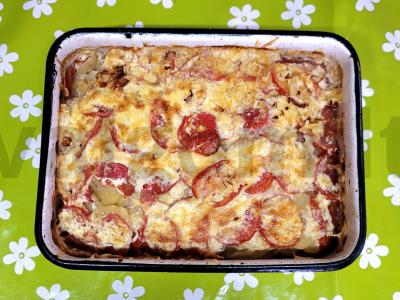 Sultinga jautiena su bulvėmis po sūrio apvalkalu pagrindine nuotrauka