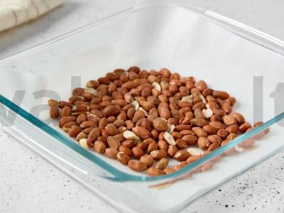 Sausainių žiedai su žemės riešutais Žingsnis 4