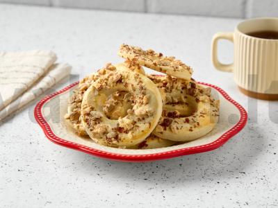 Sausainių žiedai su žemės riešutais pagrindine nuotrauka