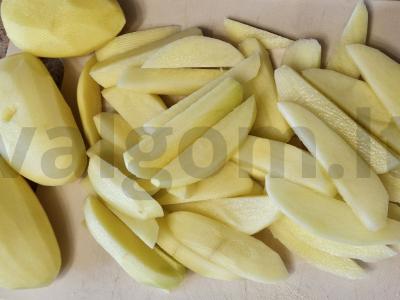 Keptas bulves su marinuotais agurkais Žingsnis 1