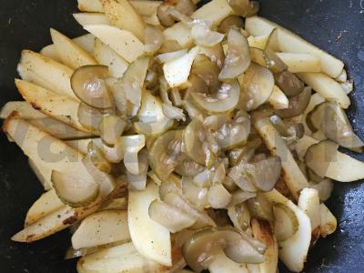 Keptas bulves su marinuotais agurkais Žingsnis 3