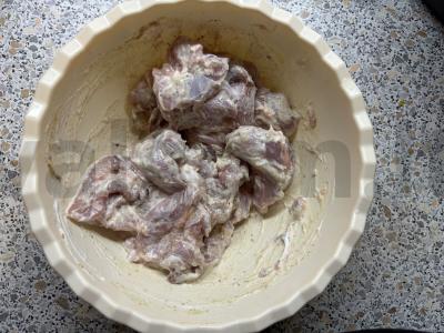 Bulvės su vištienos blauzdomis Žingsnis 2