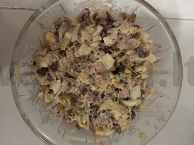 Salotos su rūkytomis vištienos krūtinėlėmis, kiaušiniu, pupelėmis ir sūriu Žingsnis 4