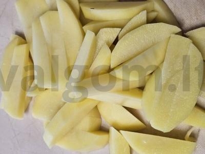 Švelnios vištienos blauzdelės su bulvėmis lėtoje viryklėje Žingsnis 1