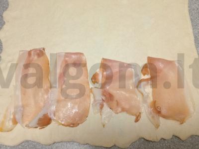 Sluoksniuoti tešlos kruasanai su šonine ir sūriu Žingsnis 2