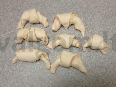 Sluoksniuoti tešlos kruasanai su šonine ir sūriu Žingsnis 6