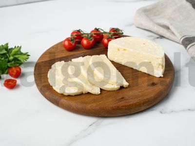 Namų sūris iš varškės ir pieno pagrindine nuotrauka