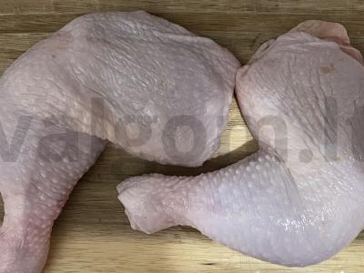 Švelnūs vištienos šlaunelės grietinėje keptuvėje Žingsnis 1