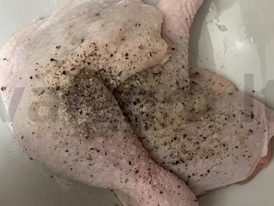 Švelnūs vištienos šlaunelės grietinėje keptuvėje Žingsnis 2