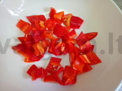 Graikiškas salotas su marinuotais svogūnais Žingsnis 1